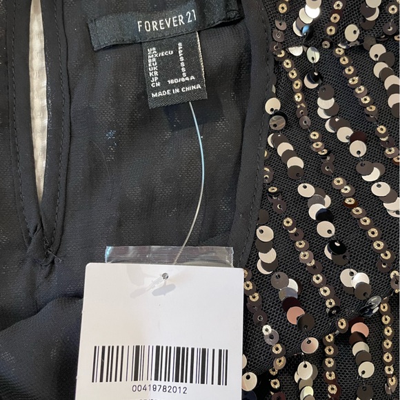 NWT forever 21 women’s black silver sequin crop top shirt size small - Picture 3 of 4